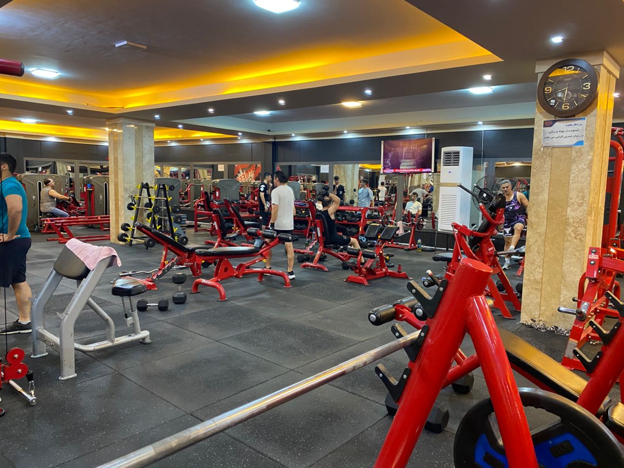 سالن بدنسازی باشگاه ستارگان اشرفی اصفهانی