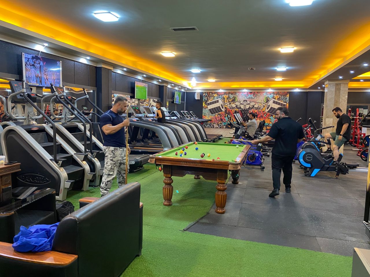 سالن بدنسازی باشگاه ستارگان اشرفی اصفهانی