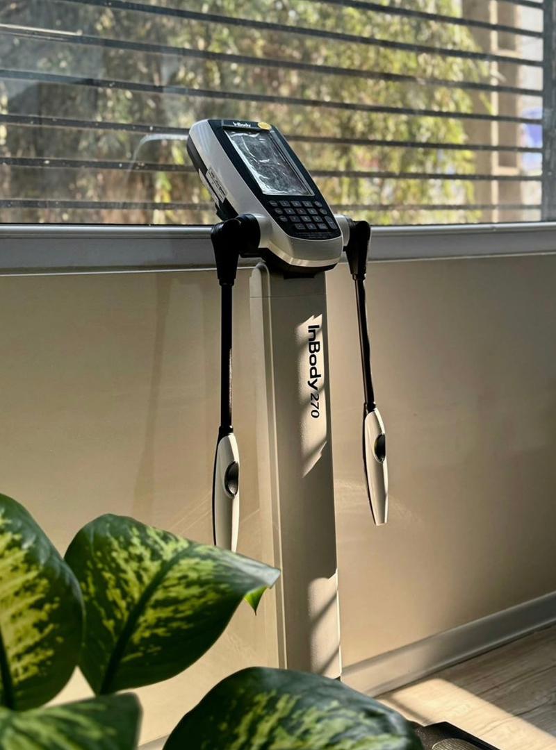 دستگاه آنالیز بدن باشگاه ورزشی آبان