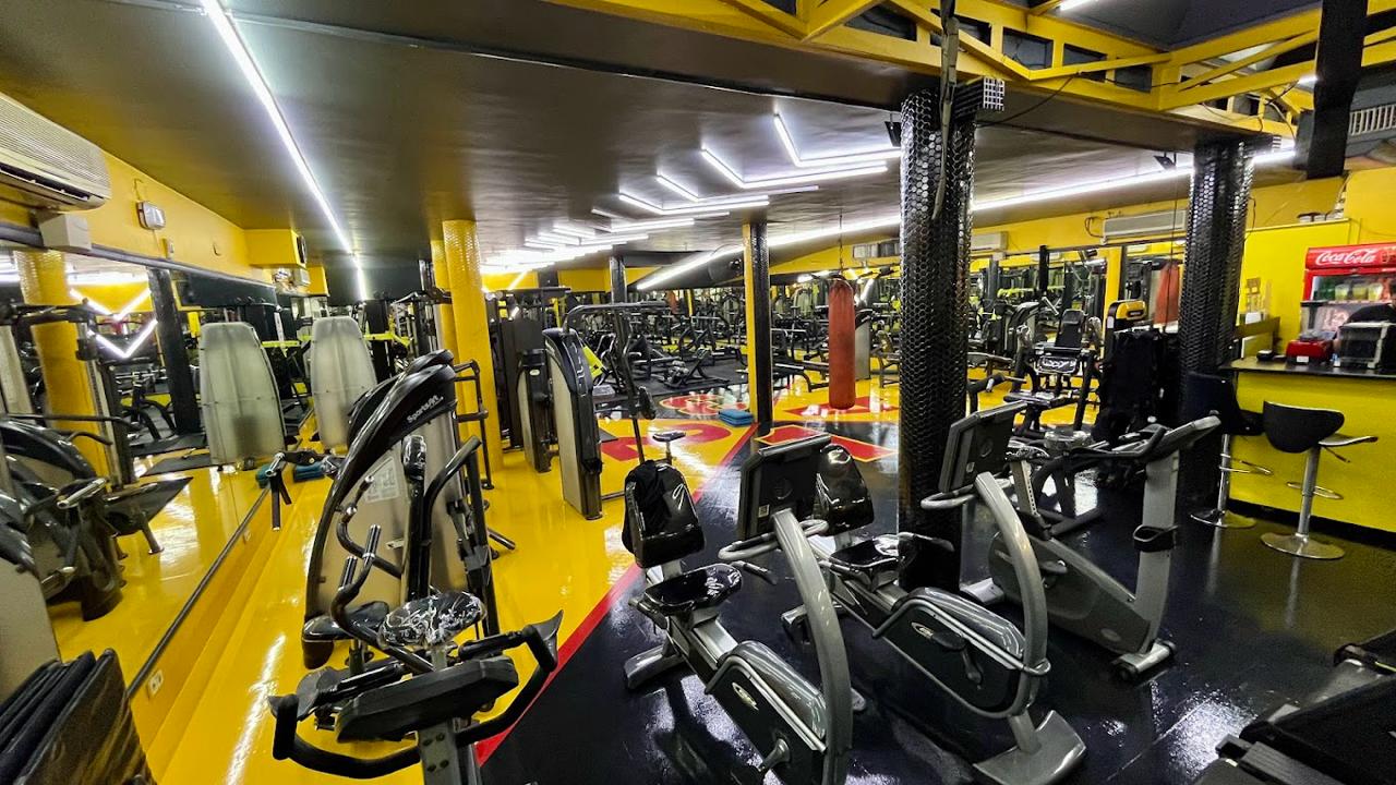 مجموعه ورزشی و استخر جم تهران