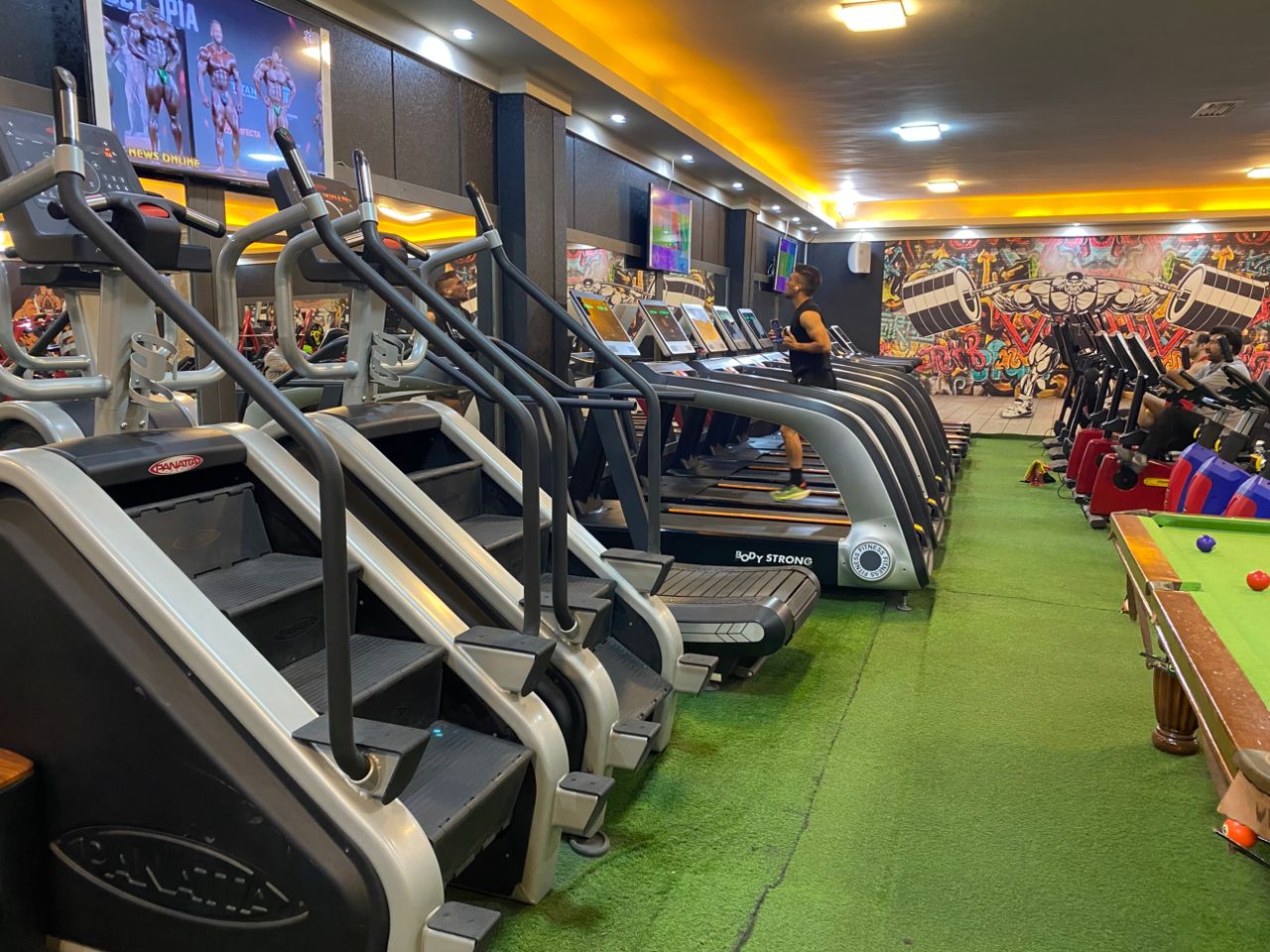 باشگاه بدنسازی ستارگان اشرفی اصفهانی