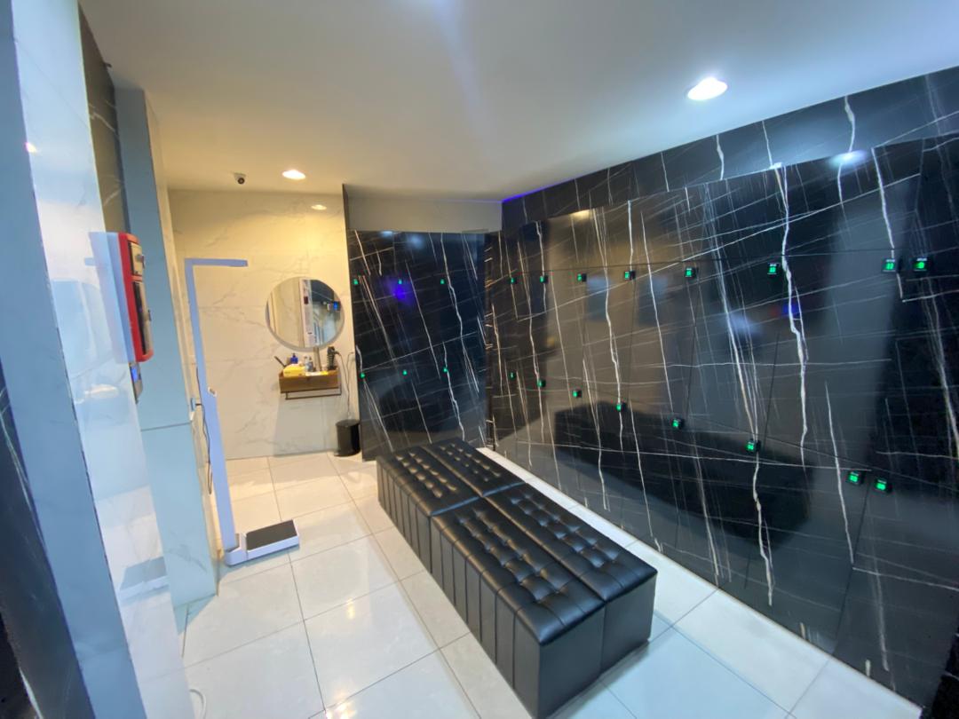 رخت کن باشگاه  بدنسازی بلو جیم