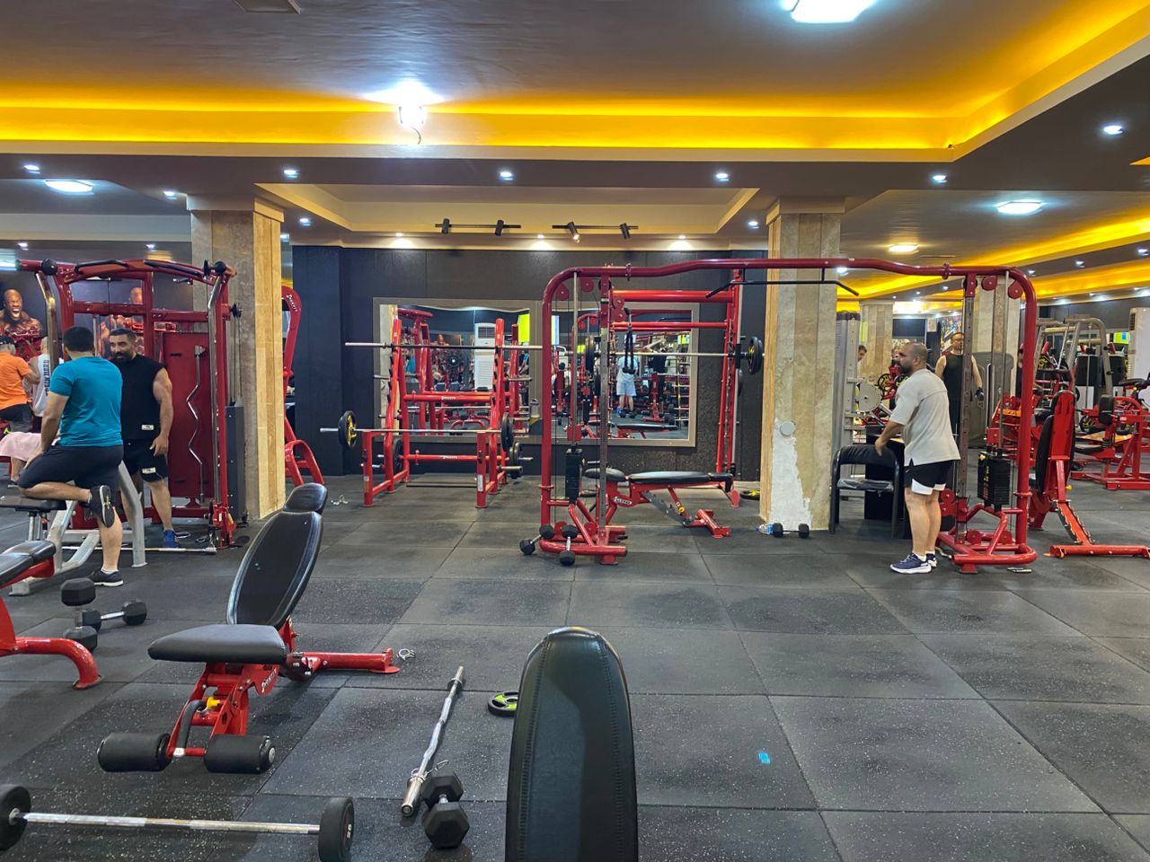 سالن بدنسازی باشگاه ستارگان اشرفی اصفهانی