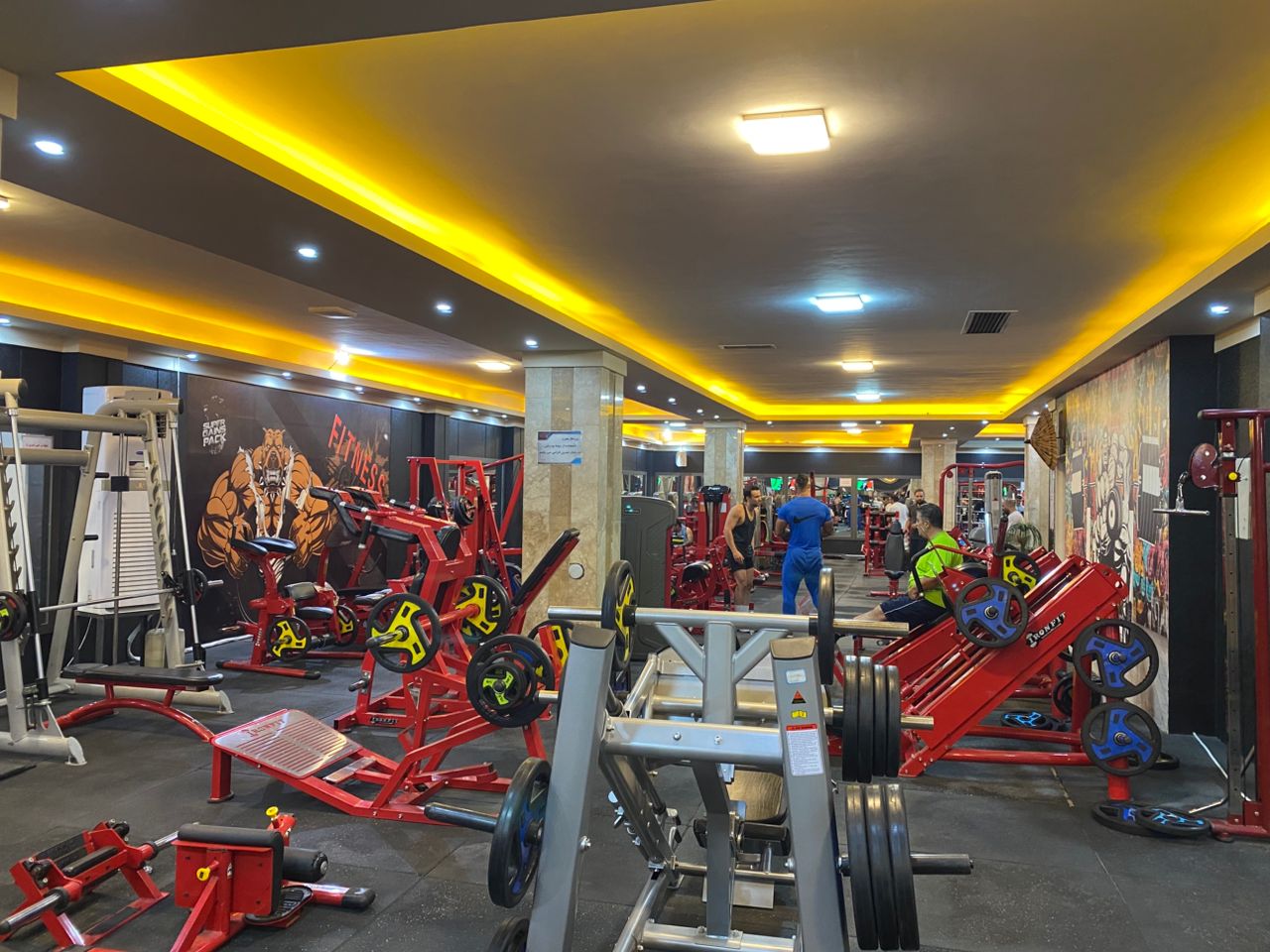 سالن بدنسازی باشگاه ستارگان اشرفی اصفهانی
